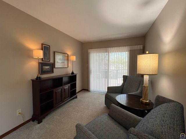 2420 SW Kings CT, Topeka, KS 66614