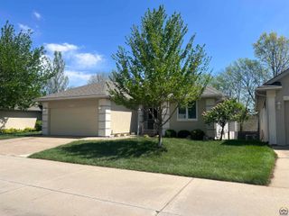 2420 SW Kings CT, Topeka, KS 66614