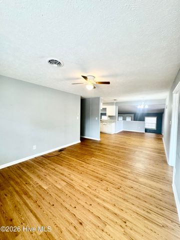 105 Yorkshire Drive, Jacksonville, NC 28546