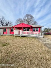 105 Yorkshire Drive, Jacksonville, NC 28546