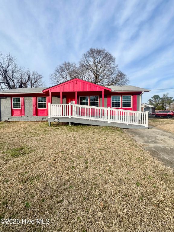 105 Yorkshire Drive, Jacksonville, NC 28546