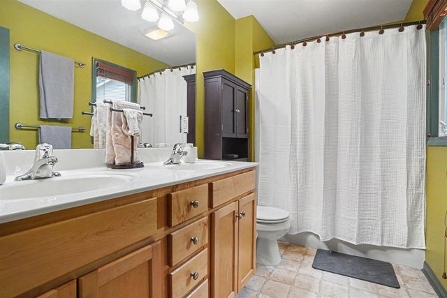 17473 Park Place Circle, Spring Lake, MI 49456