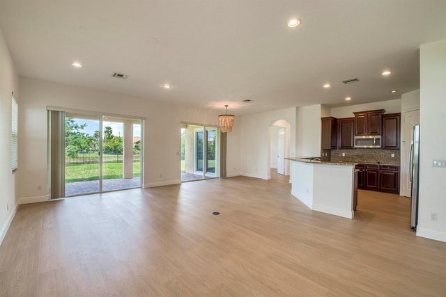 172 Manor Circle, Jupiter, FL 33458