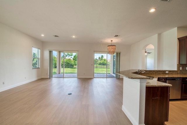 172 Manor Circle, Jupiter, FL 33458