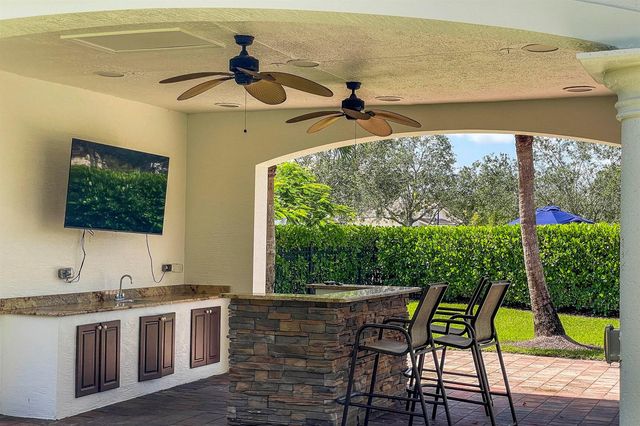 172 Manor Circle, Jupiter, FL 33458