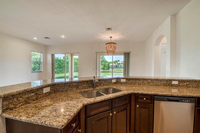 172 Manor Circle, Jupiter, FL 33458