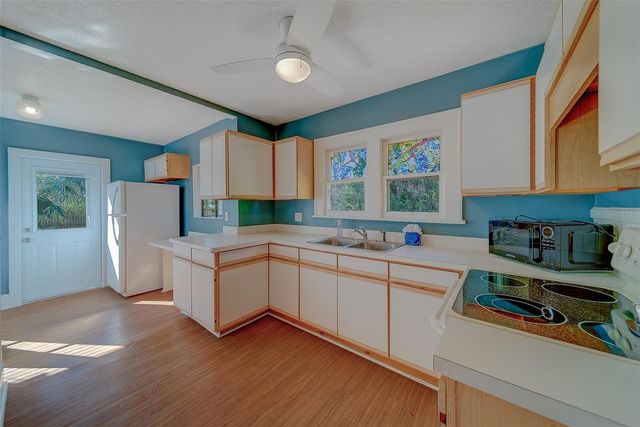 4642 7TH AVENUE N, St Petersburg, FL 33713