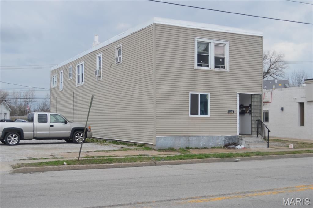 335 W Saint Louis Avenue, East Alton, IL 62024