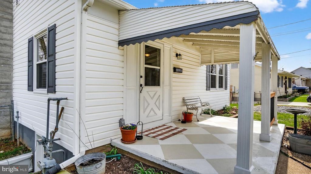 Image 5 of property listing at 611 BEVERLY RD, Reisterstown, MD 21136