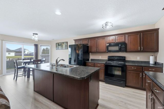 615 Walkmans Cove, Fort Wayne, IN 46814