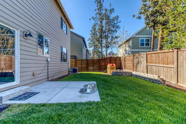 61593 SE Lorenzo Drive, Bend, OR 97702