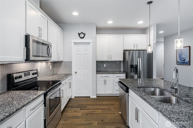 915 Alphine View Drive, Mount Vernon, WA 98274