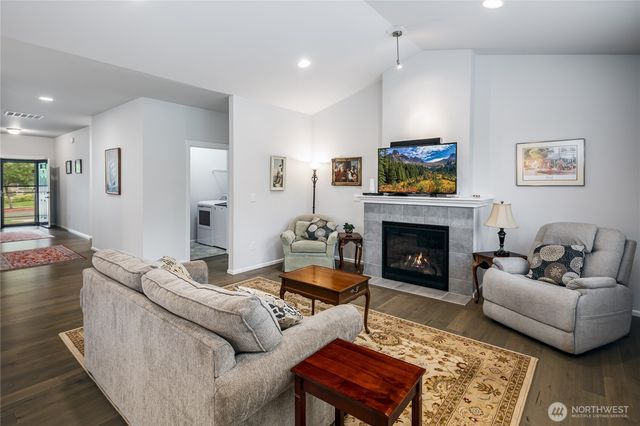 915 Alphine View Drive, Mount Vernon, WA 98274