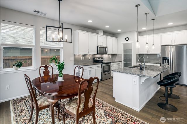 915 Alphine View Drive, Mount Vernon, WA 98274