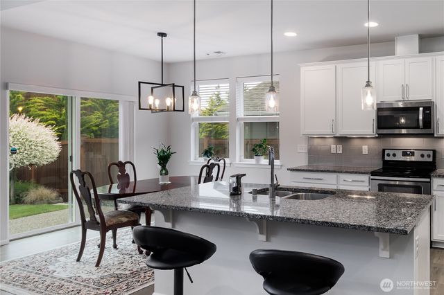 915 Alphine View Drive, Mount Vernon, WA 98274