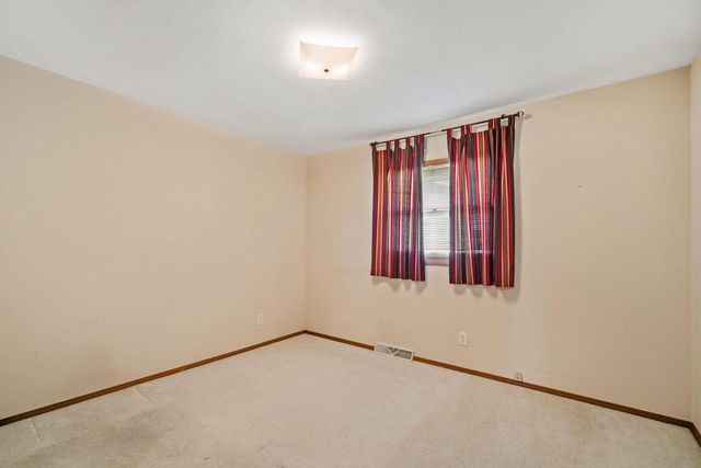 6057 Thornapple DRIVE, Greendale, WI 53129