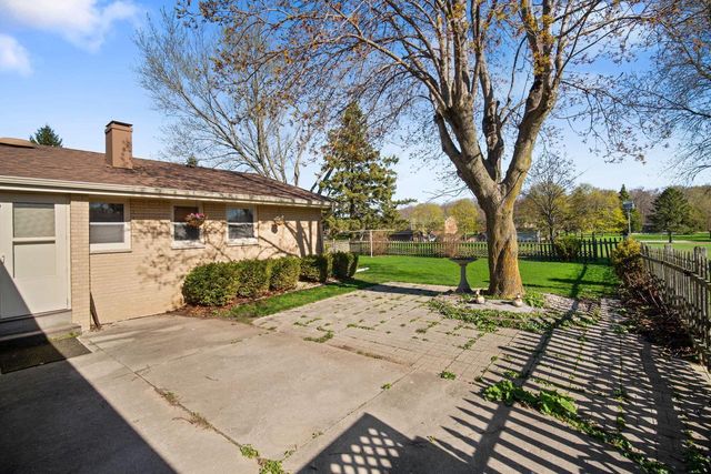 6057 Thornapple DRIVE, Greendale, WI 53129