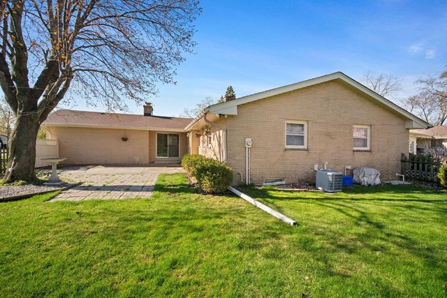 6057 Thornapple DRIVE, Greendale, WI 53129