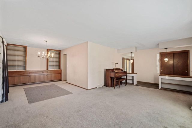 6057 Thornapple DRIVE, Greendale, WI 53129