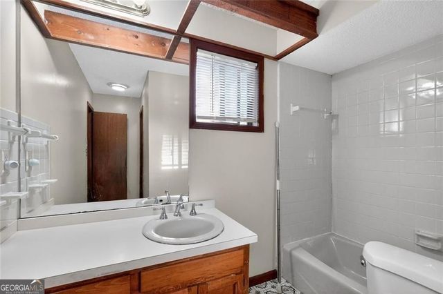 636 Cofield Drive, Hapeville, GA 30354