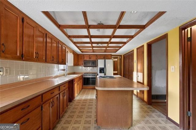 636 Cofield Drive, Hapeville, GA 30354