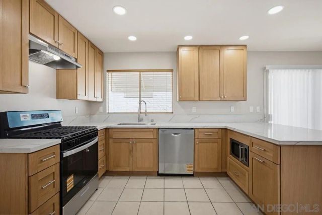 351 Gardenia Cir, Hemet, CA 92543