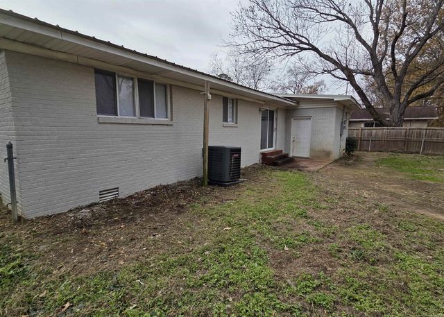 108 Cloverdale, Searcy, AR 72143