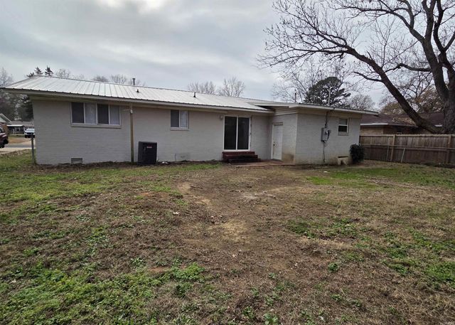 108 Cloverdale, Searcy, AR 72143