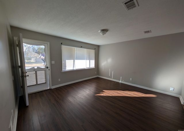 108 Cloverdale, Searcy, AR 72143