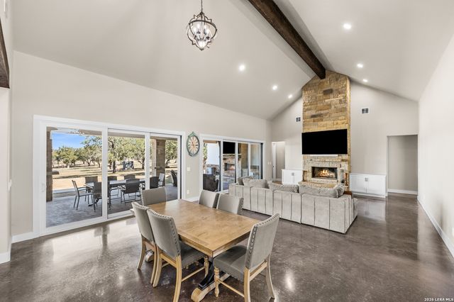 104 Juniper Ln, Boerne, TX 78006