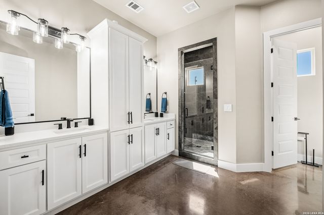 104 Juniper Ln, Boerne, TX 78006