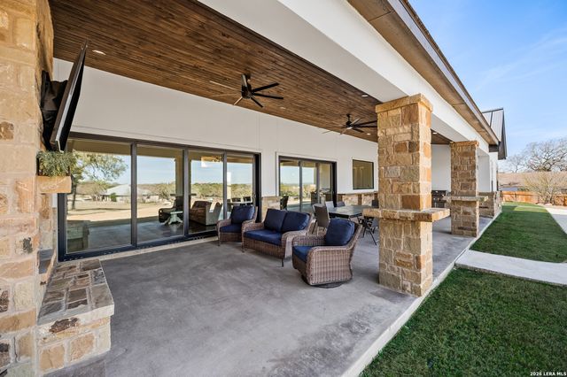 104 Juniper Ln, Boerne, TX 78006