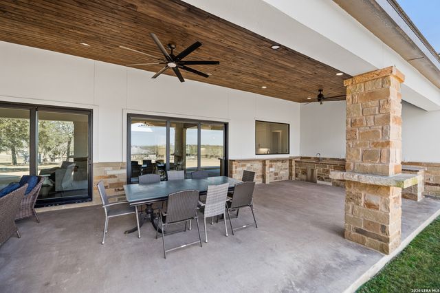 104 Juniper Ln, Boerne, TX 78006