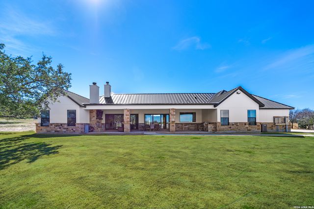 104 Juniper Ln, Boerne, TX 78006