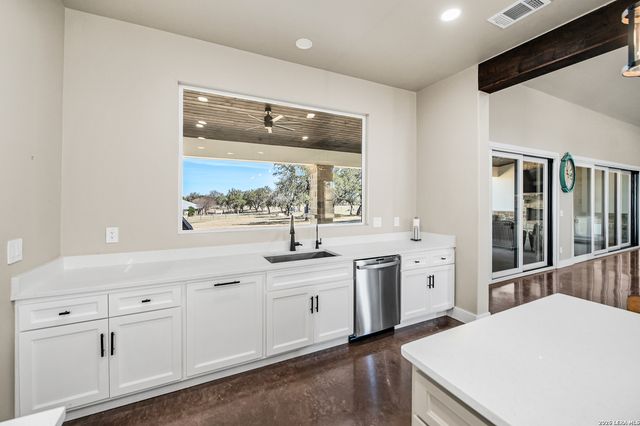 104 Juniper Ln, Boerne, TX 78006