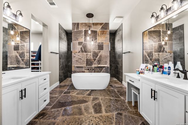 104 Juniper Ln, Boerne, TX 78006