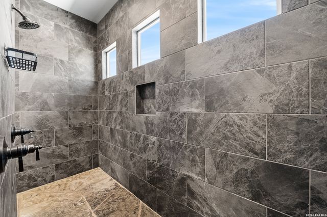 104 Juniper Ln, Boerne, TX 78006