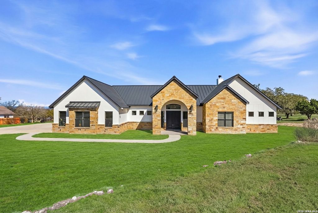 104 Juniper Ln, Boerne, TX 78006