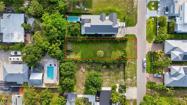 3010 Coco AVE, Naples, FL 34112