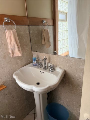 11433 Ashbury Avenue 12, Cleveland, OH 44106