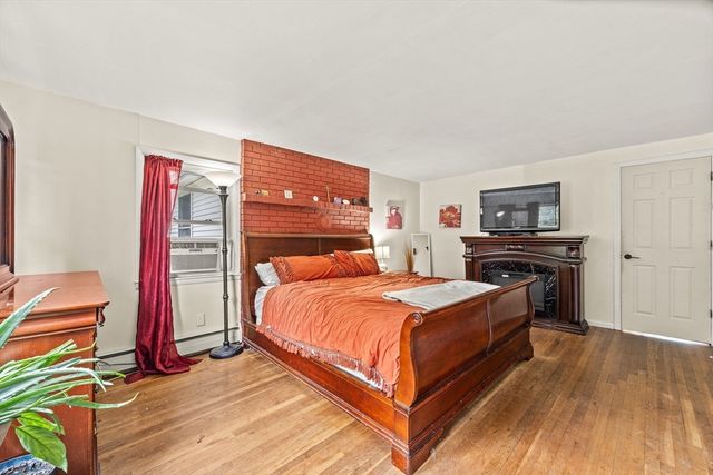 51 Westbrook Rd, South Hadley, MA 01075