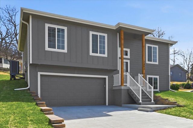 2403 N BROADWAY Street, Council Bluffs, IA 51503