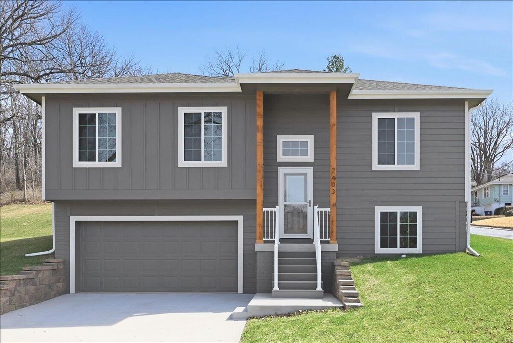 2403 N BROADWAY Street, Council Bluffs, IA 51503