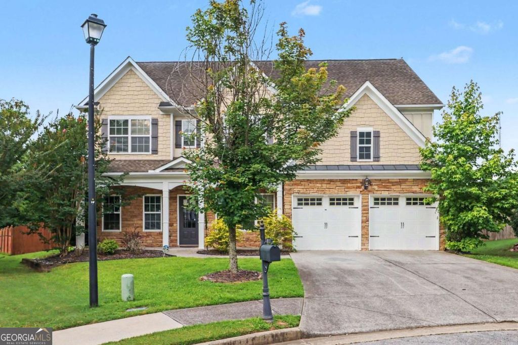 810 Sapphire Lane, Sugar Hill, GA 30518
