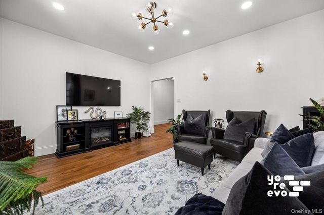 83-84 116th Street 4A, Richmond Hill, NY 11418