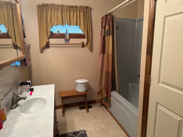 1456 Osbornes Gap Road, Clintwood, VA 24228