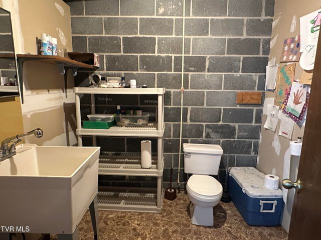 1456 Osbornes Gap Road, Clintwood, VA 24228