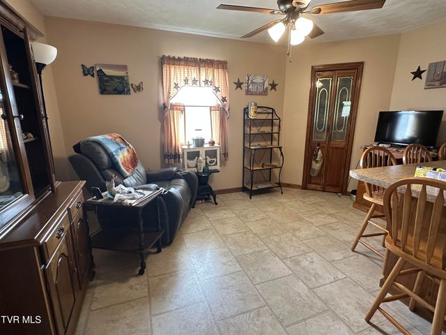 1456 Osbornes Gap Road, Clintwood, VA 24228