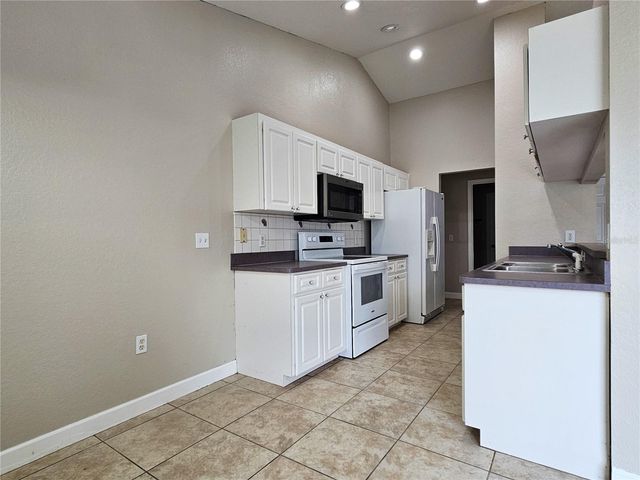 5260 ENGLISH DRIVE, Lakeland, FL 33812