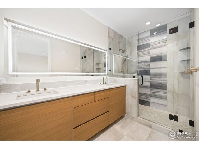 205 E 6th St 400, Loveland, CO 80537